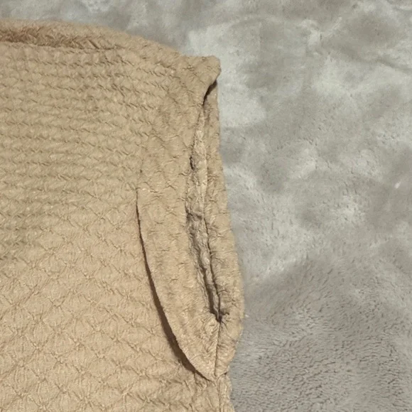 SHEIN || NWOT Khaki Textured Top (M) - Picture 10 of 13